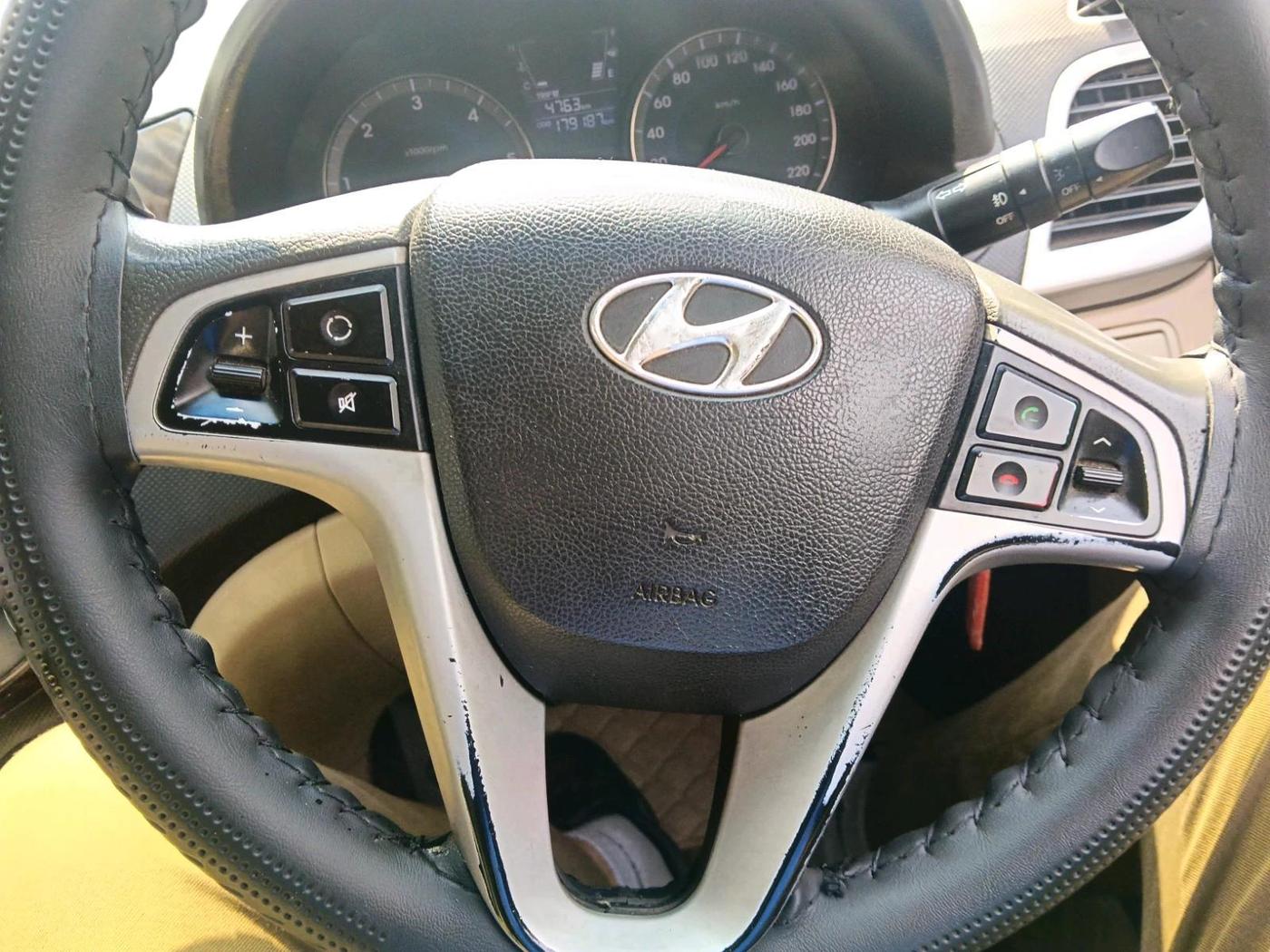 2011 Hyundai Verna FLUIDIC 1.6 CRDI EX, Diesel, Manual, 1,81,000 km, interior