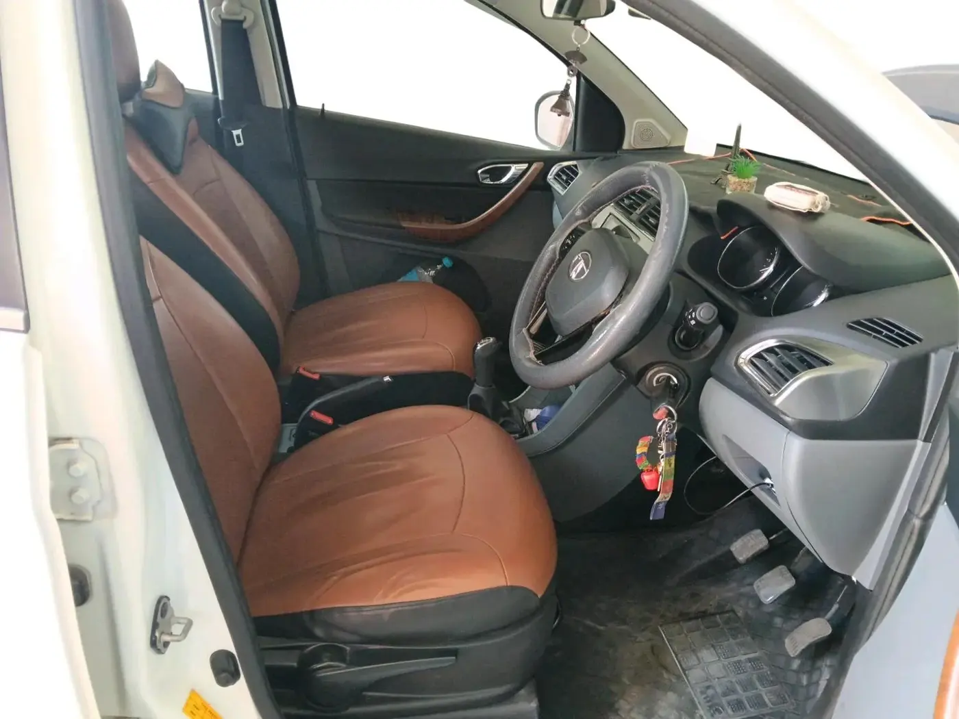 2018 Tata TIGOR XZ PLUS PETROL, Petrol, Manual, 69,656 km, interior