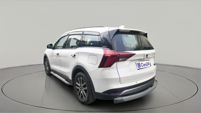 2022 Mahindra XUV700 AX 7 LUXURY P AT 7 STR, Petrol, Automatic, 64,797 km, exterior