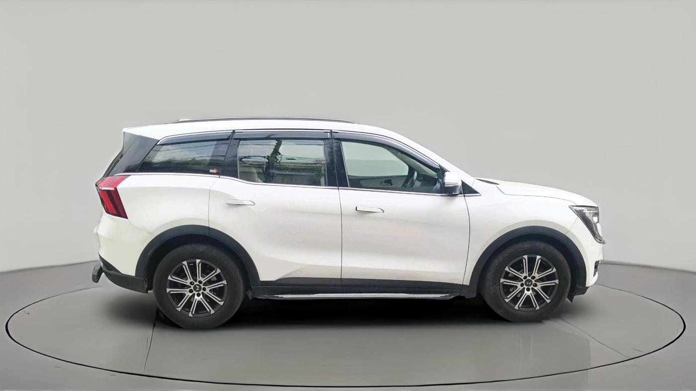 2022 Mahindra XUV700 AX 7 LUXURY P AT 7 STR, Petrol, Automatic, 64,797 km, exterior