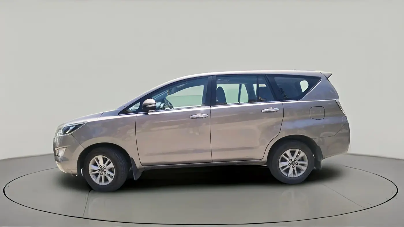 2017 Toyota Innova Crysta 2.4 VX 8 STR, Diesel, Manual, 1,37,472 km, exterior