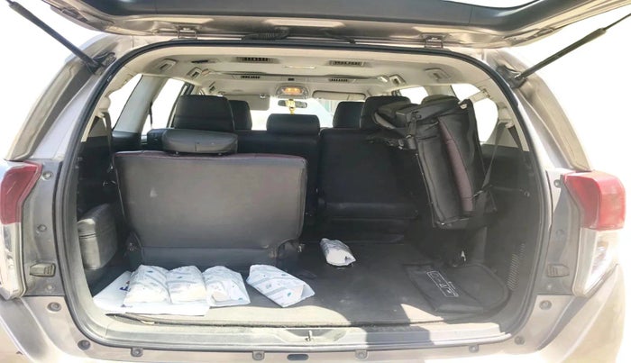 2017 Toyota Innova Crysta 2.4 VX 8 STR, Diesel, Manual, 1,37,472 km, exterior