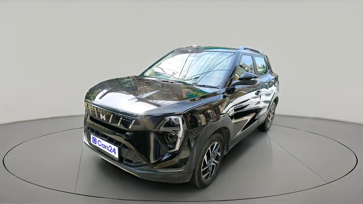 2024 Mahindra XUV 3XO AX5 1.2 L TCMPFi, Petrol, Manual, 20,047 km, exterior