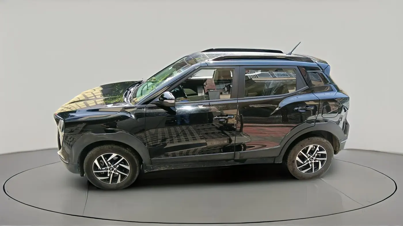 2024 Mahindra XUV 3XO AX5 1.2 L TCMPFi, Petrol, Manual, 20,047 km, exterior