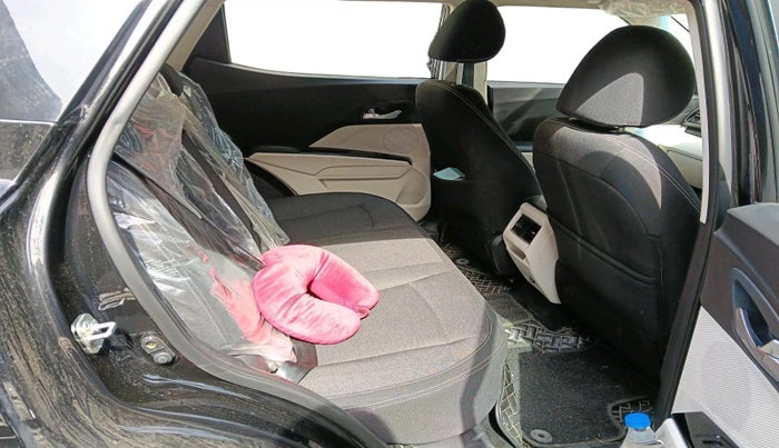 2024 Mahindra XUV 3XO AX5 1.2 L TCMPFi, Petrol, Manual, 20,047 km, interior