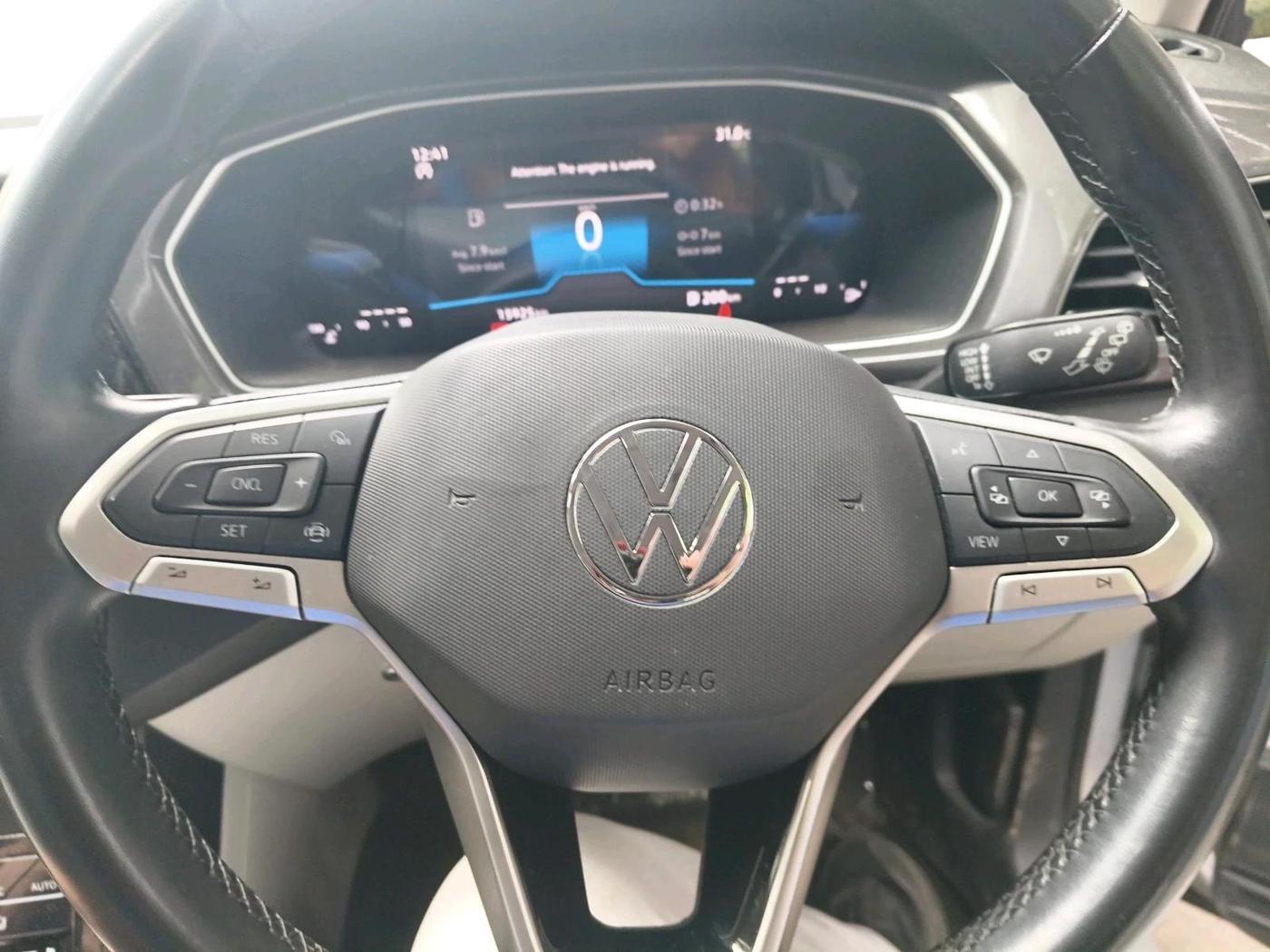 2024 Volkswagen TAIGUN TOPLINE 1.0 TSI MT, Petrol, Manual, 15,925 km, interior