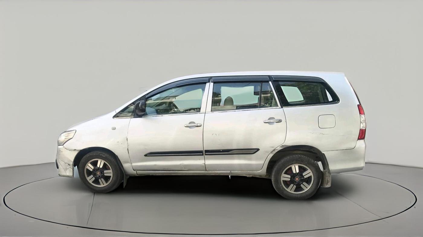 2011 Toyota Innova 2.5 G4 7 STR, Diesel, Manual, 2,59,236 km, exterior