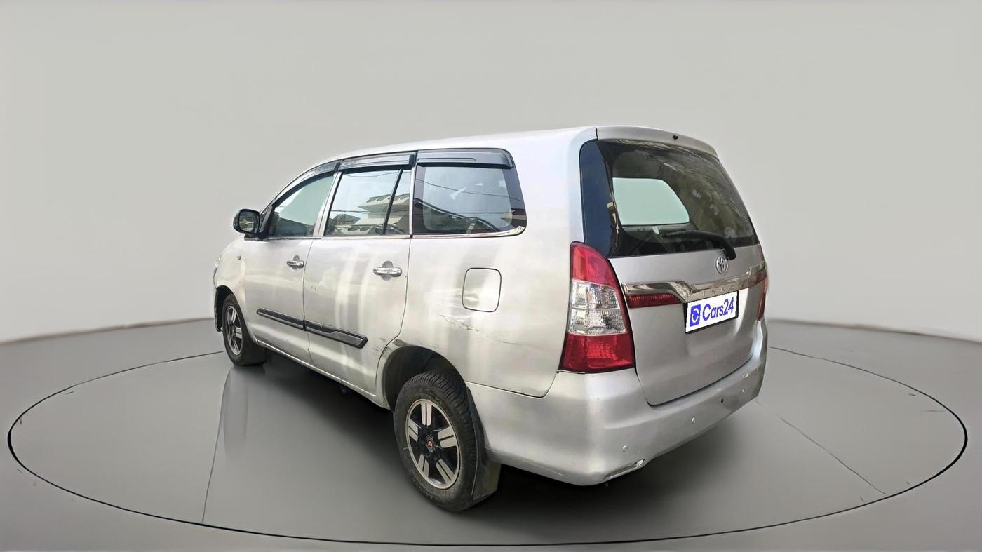 2011 Toyota Innova 2.5 G4 7 STR, Diesel, Manual, 2,59,236 km, exterior