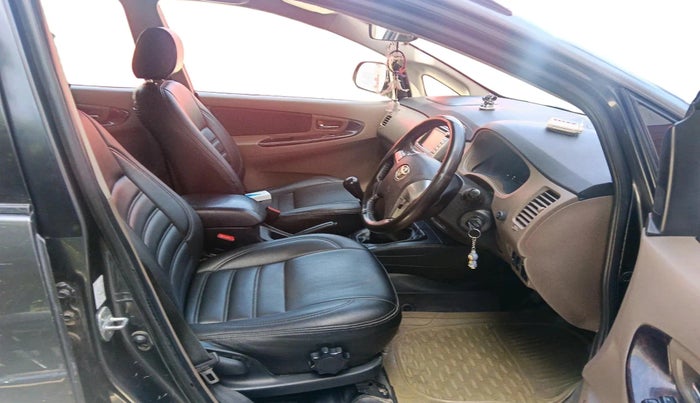 2015 Toyota Innova 2.5 VX 8 STR, Diesel, Manual, 1,76,280 km, interior