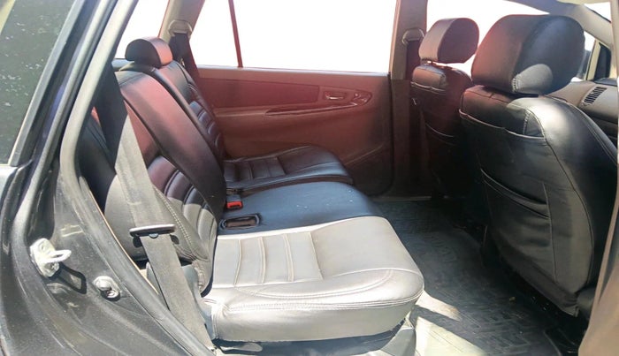 2015 Toyota Innova 2.5 VX 8 STR, Diesel, Manual, 1,76,280 km, interior