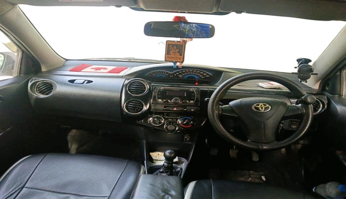 2016 Toyota Etios CROSS 1.4 GD, Diesel, Manual, 1,58,770 km, interior