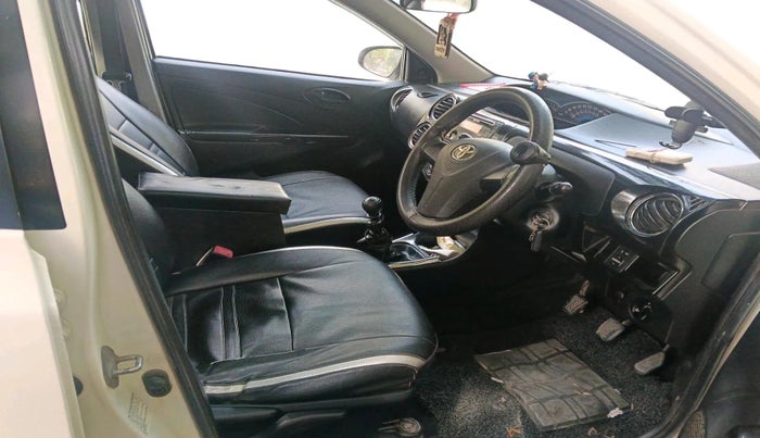 2016 Toyota Etios CROSS 1.4 GD, Diesel, Manual, 1,58,770 km, interior