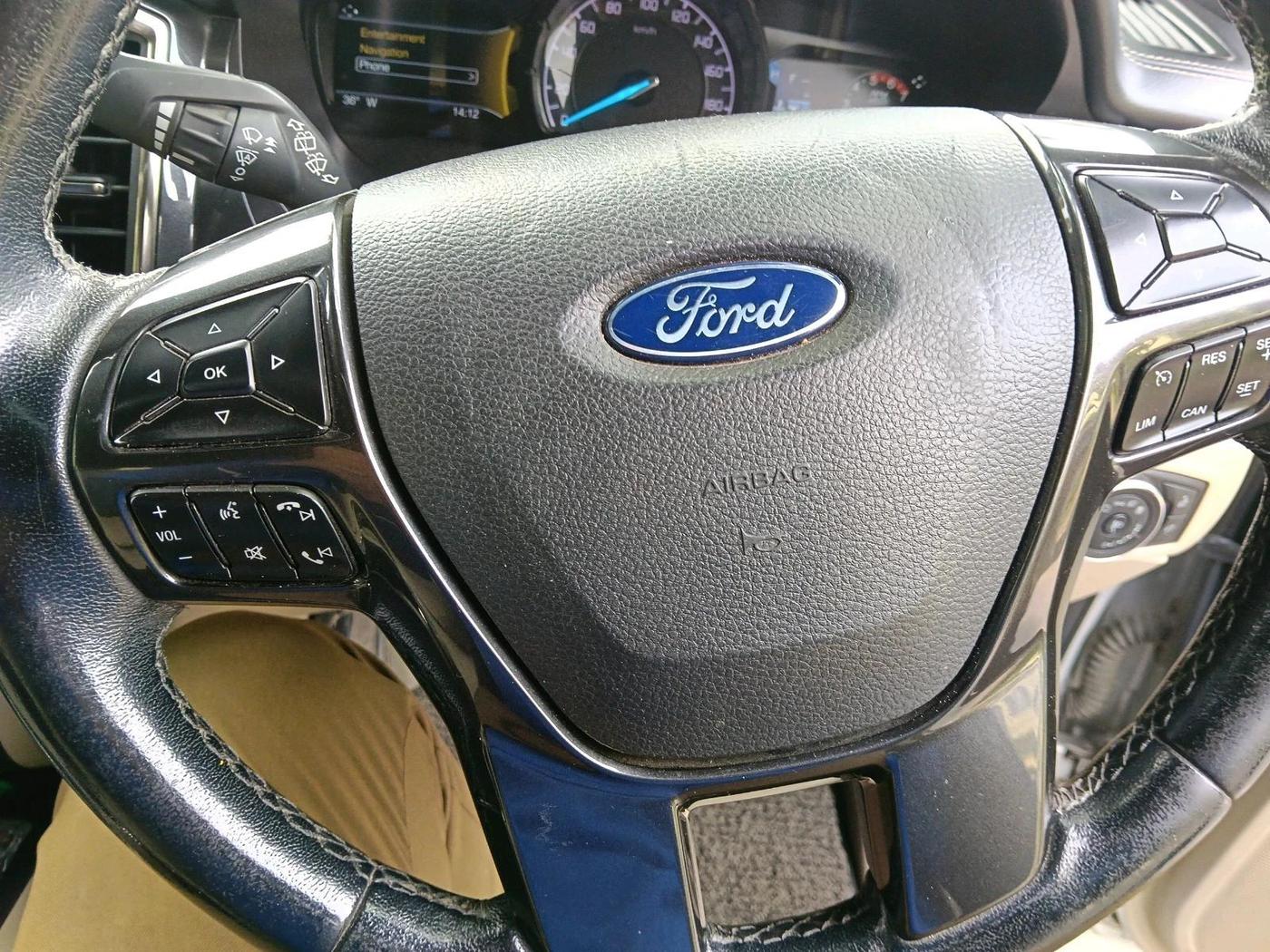 2019 Ford Endeavour TITANIUM PLUS 3.2 4X4 AT SUNROOF, Diesel, Automatic, 1,17,209 km, interior