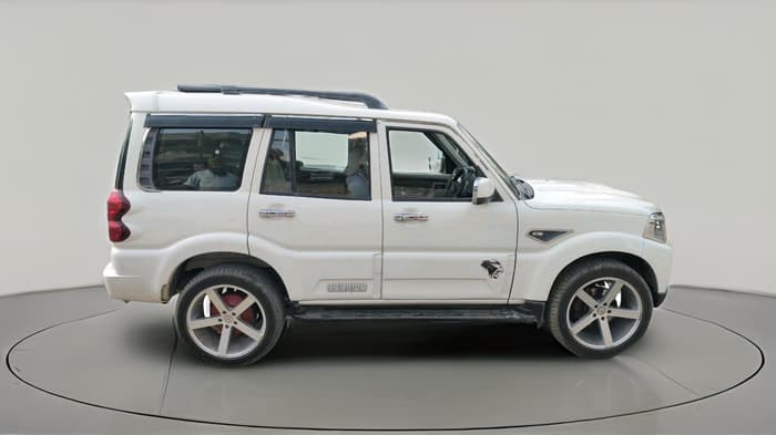 2018 Mahindra Scorpio S7, Diesel, Manual, 65,777 km, exterior