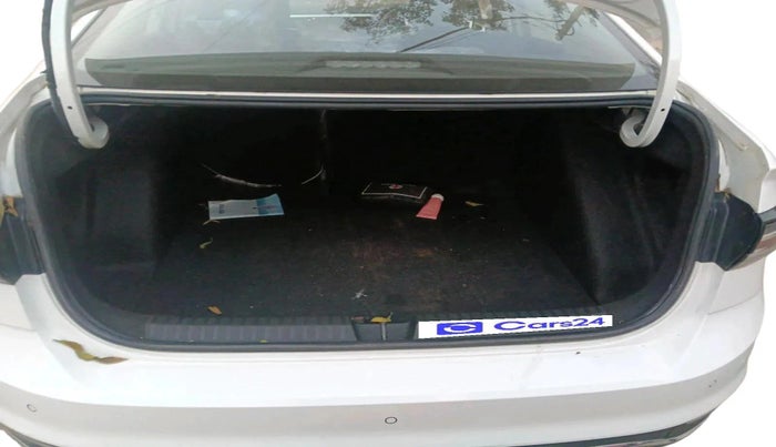 2024 Volkswagen VIRTUS TOPLINE TSI 1.0 AT, Petrol, Automatic, 8,566 km, exterior