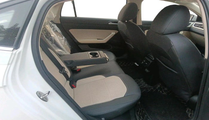 2024 Volkswagen VIRTUS TOPLINE TSI 1.0 AT, Petrol, Automatic, 8,566 km, interior