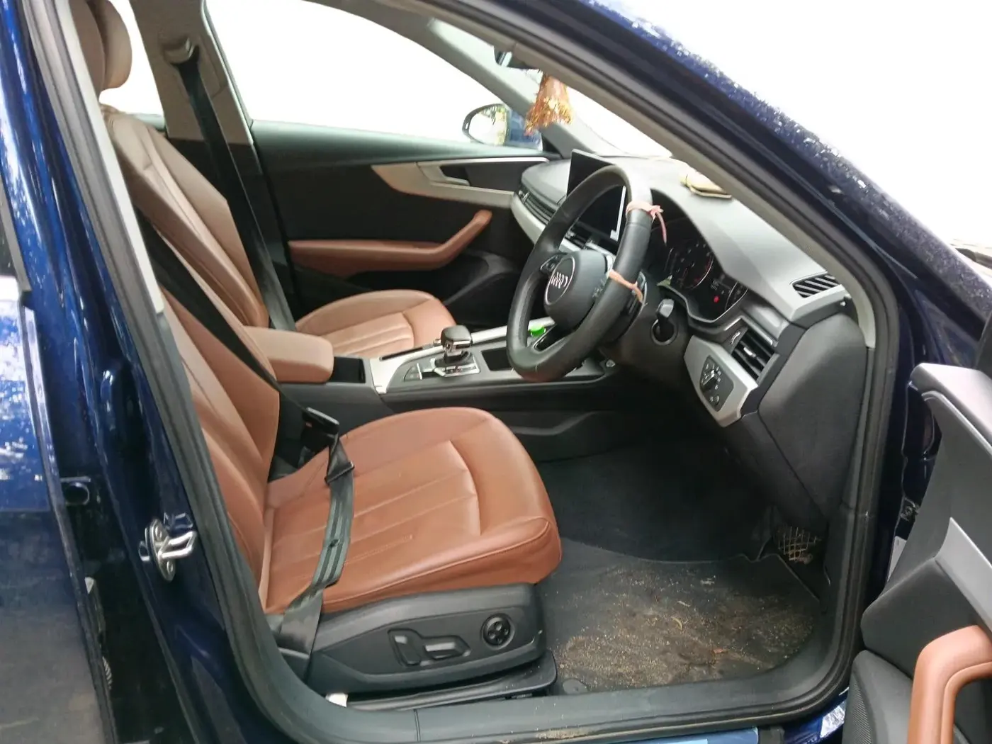 2024 Audi A4 40 TFSI  PREMIUM PLUS, Petrol, Automatic, 6,282 km, interior