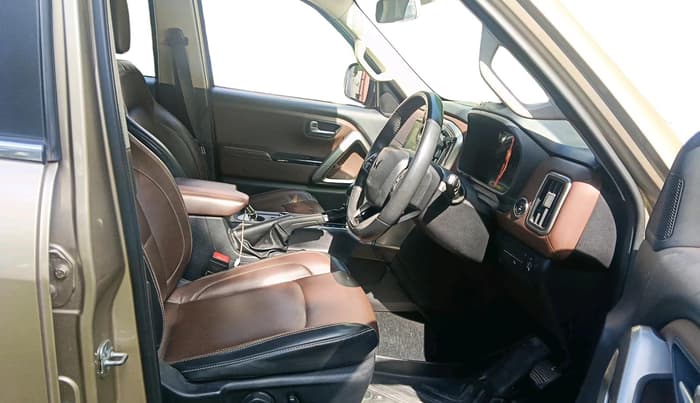 2022 Mahindra SCORPIO-N Z8 L DIESEL AT 4WD 7 STR, Diesel, Automatic, 1,71,413 km, interior