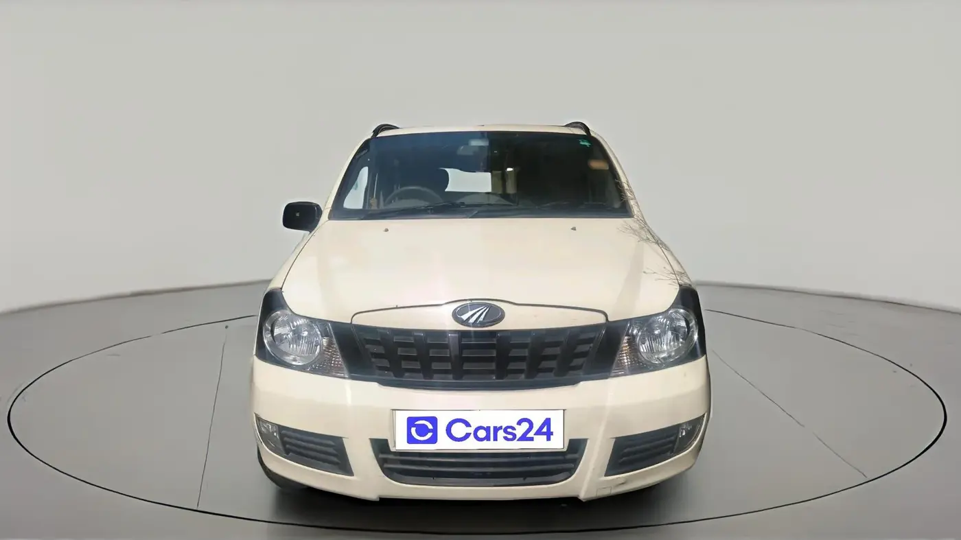 2015 Mahindra Quanto C8, Diesel, Manual, 36,183 km, exterior
