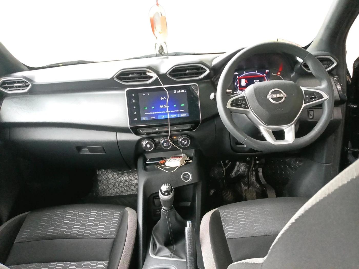 2025 Nissan MAGNITE N-Connecta B4D 1.0 Petrol MT, Petrol, Manual, 8,950 km, interior