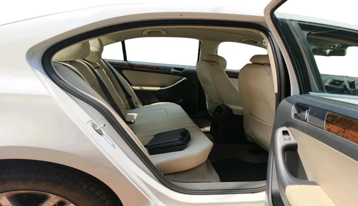 2011 Volkswagen Jetta HIGHLINE TDI AT, Diesel, Automatic, 1,54,638 km, interior