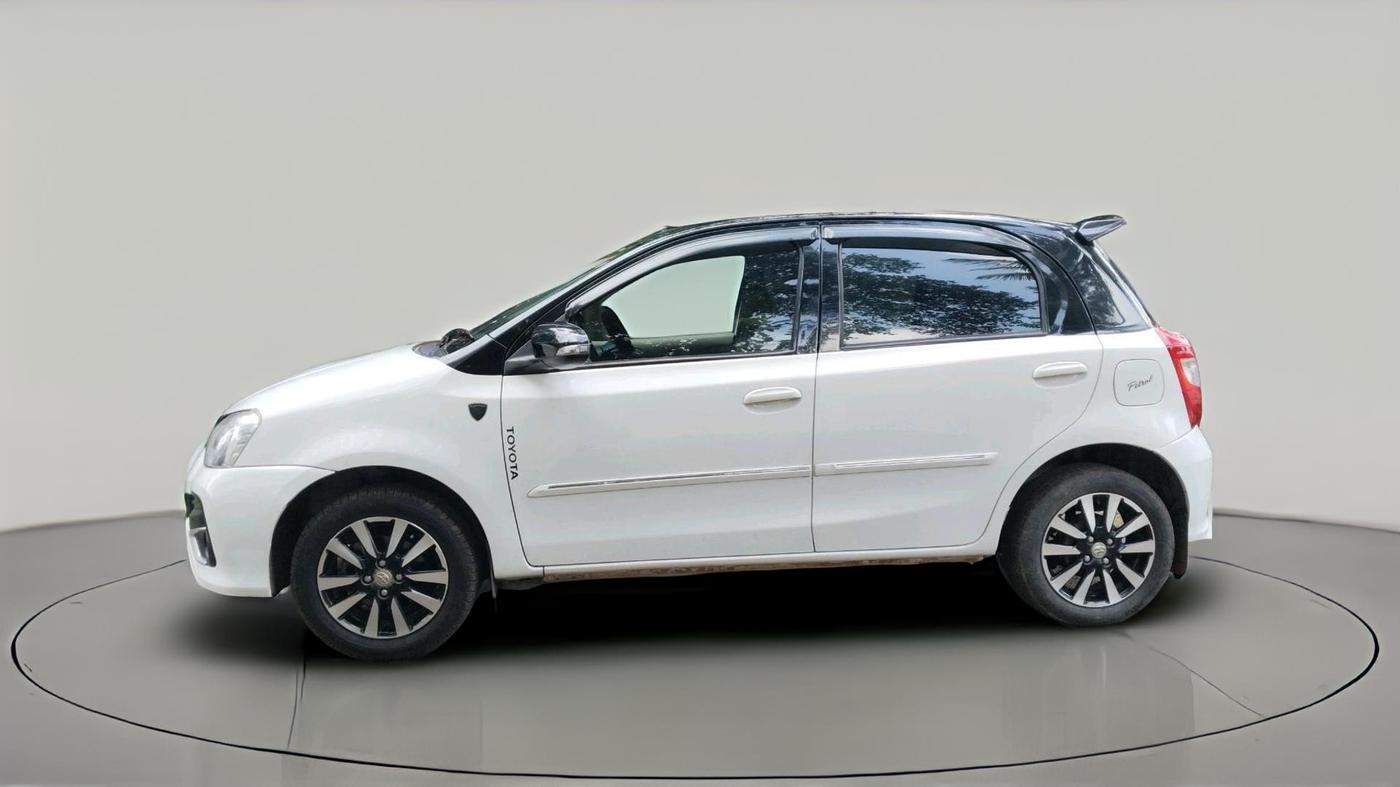 2017 Toyota Etios Liva V DUAL TONE, Petrol, Manual, 51,915 km, exterior