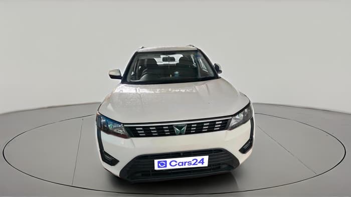 2023 Mahindra XUV300 W6 1.2 PETROL AMT, Petrol, Automatic, 13,755 km, exterior