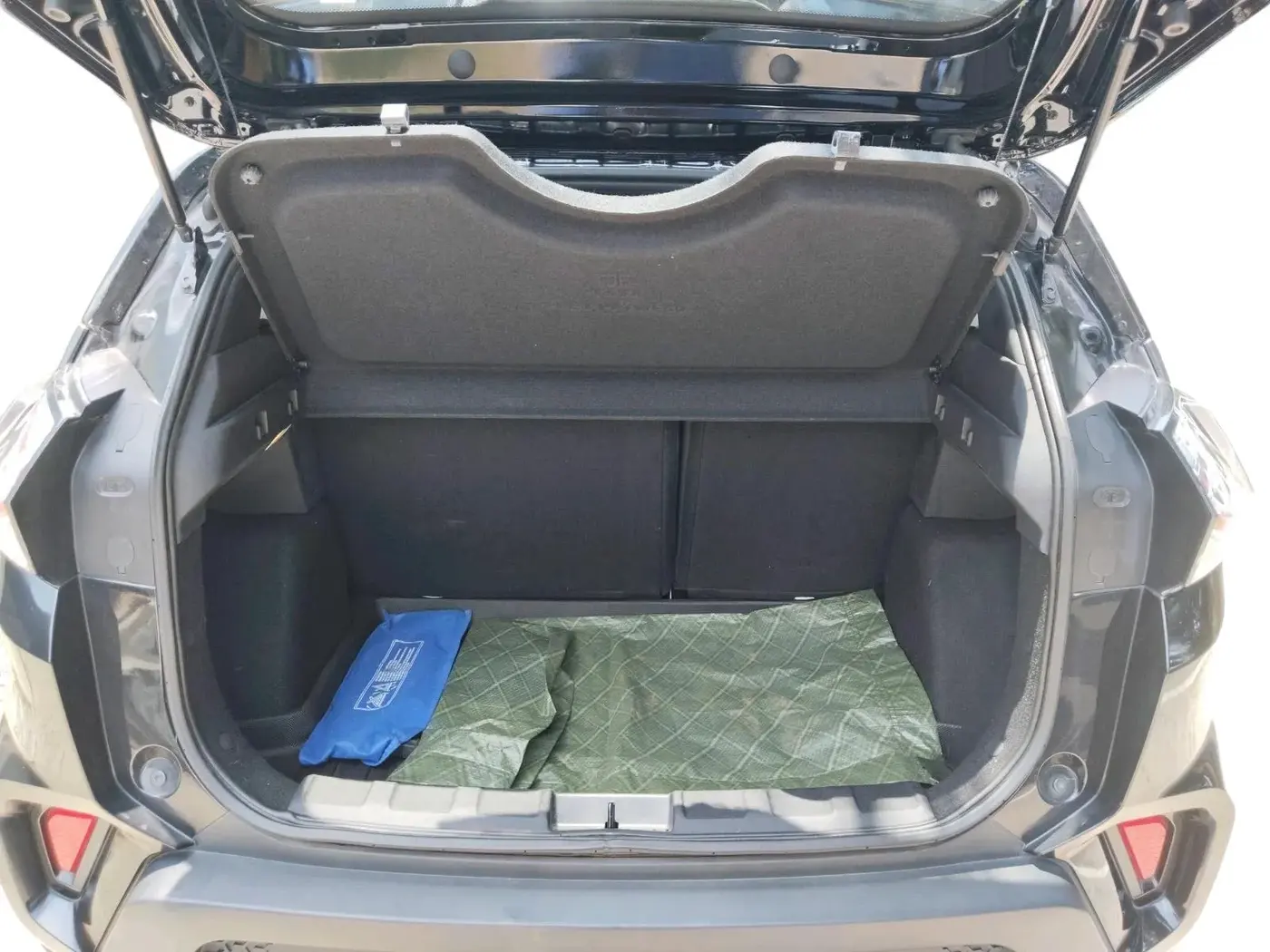 2022 Tata NEXON XZ PLUS (O) DIESEL DARK EDITION, Diesel, Manual, 40,683 km, exterior
