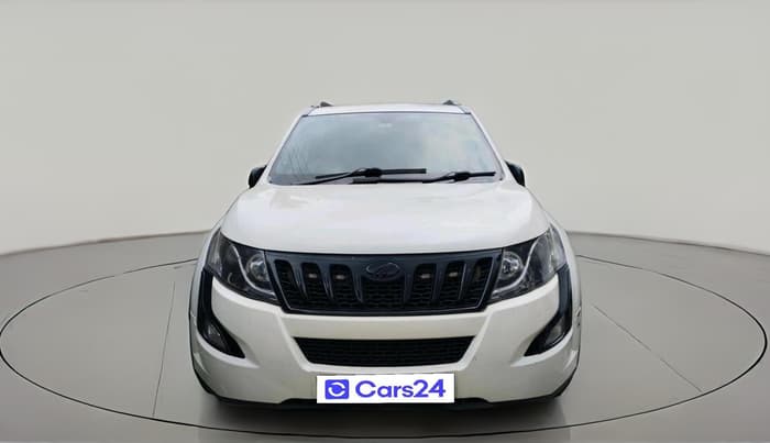 2016 Mahindra XUV500 W6 AT, Diesel, Automatic, 84,884 km, exterior