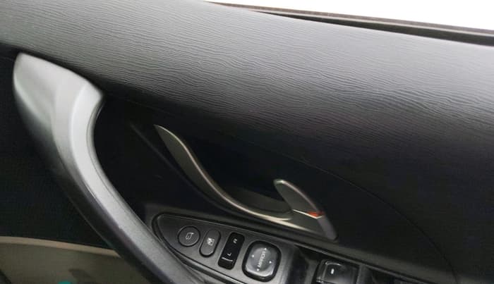 2016 Mahindra XUV500 W6 AT, Diesel, Automatic, 84,884 km, interior