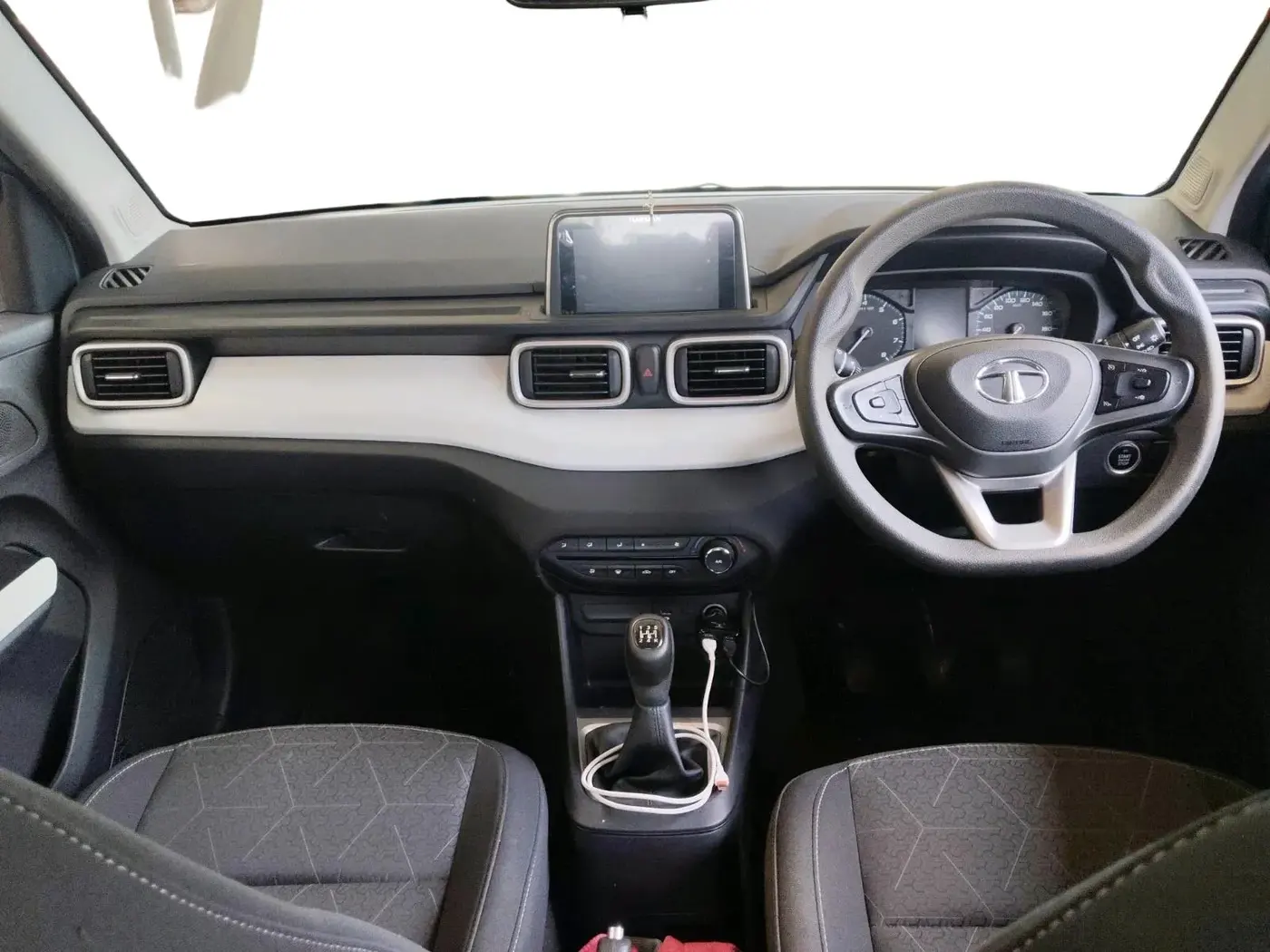 2023 Tata PUNCH ACCOMPLISHED MT, Petrol, Manual, 34,441 km, interior