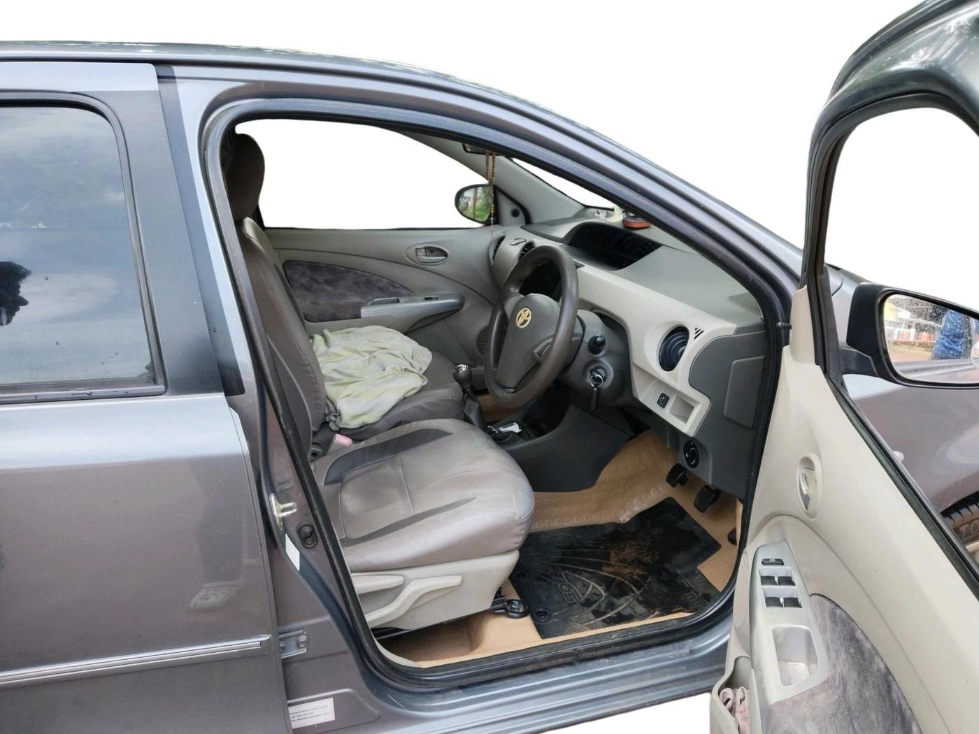 2013 Toyota Etios G, Petrol, Manual, 1,05,487 km, interior