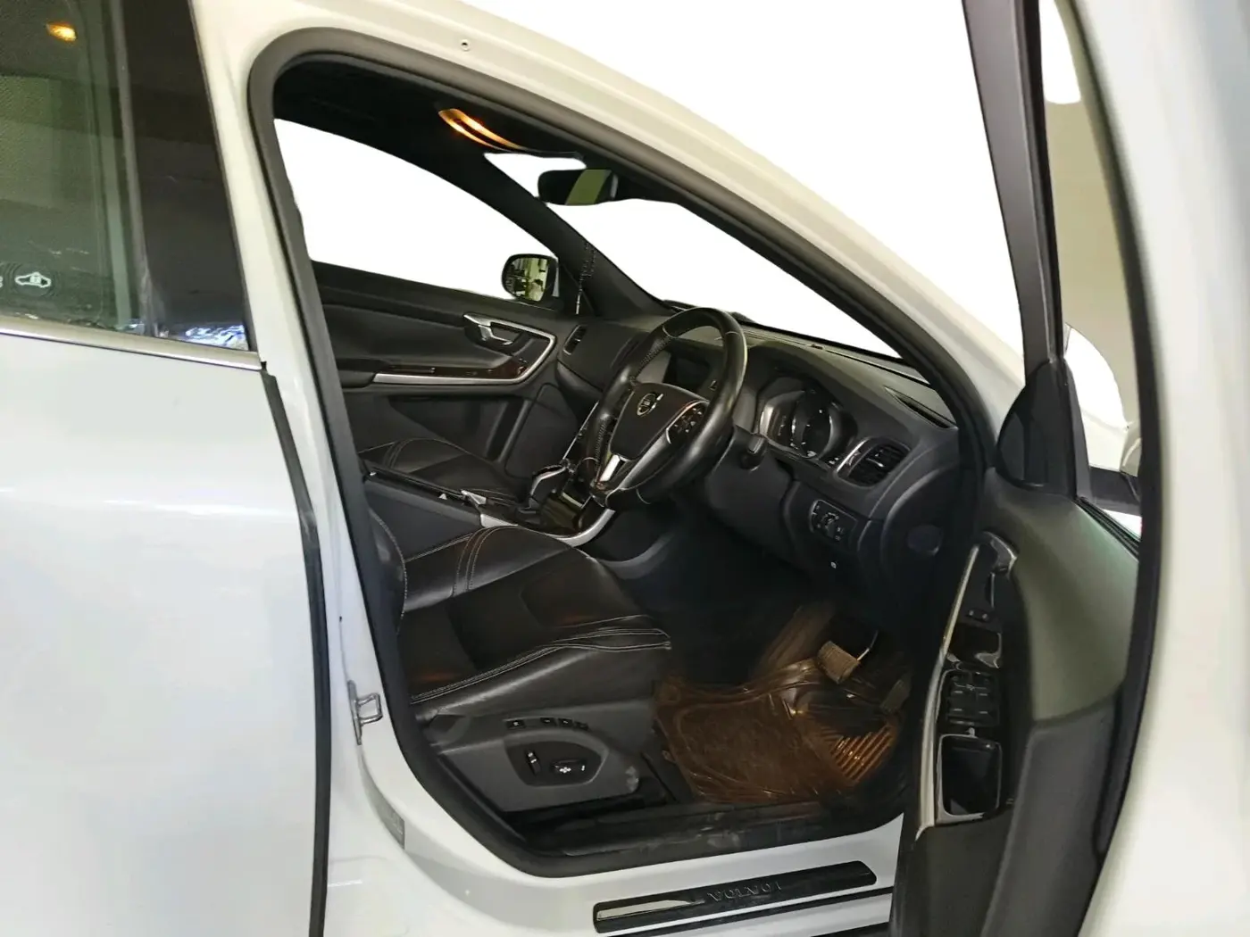 2016 Volvo S60 Momentum D4, Diesel, Automatic, 45,686 km, interior