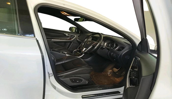 2016 Volvo S60 Momentum D4, Diesel, Automatic, 45,686 km, interior