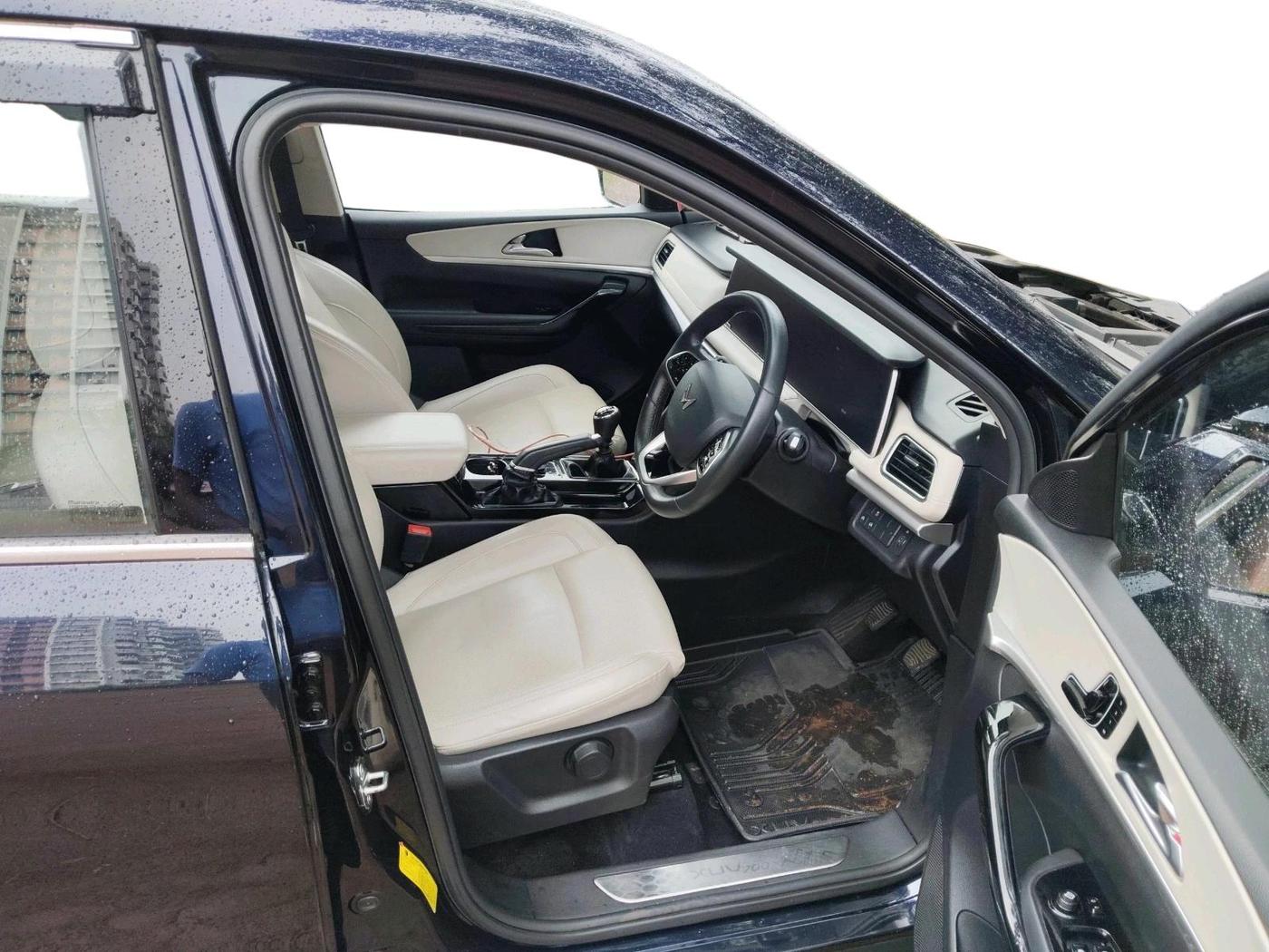 2022 Mahindra XUV700 AX 7 D MT 7 STR, Diesel, Manual, 90,446 km, interior