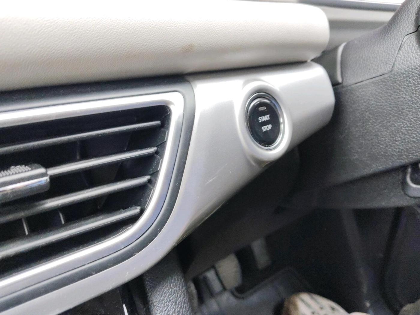 2022 Mahindra XUV700 AX 7 D MT 7 STR, Diesel, Manual, 90,446 km, interior