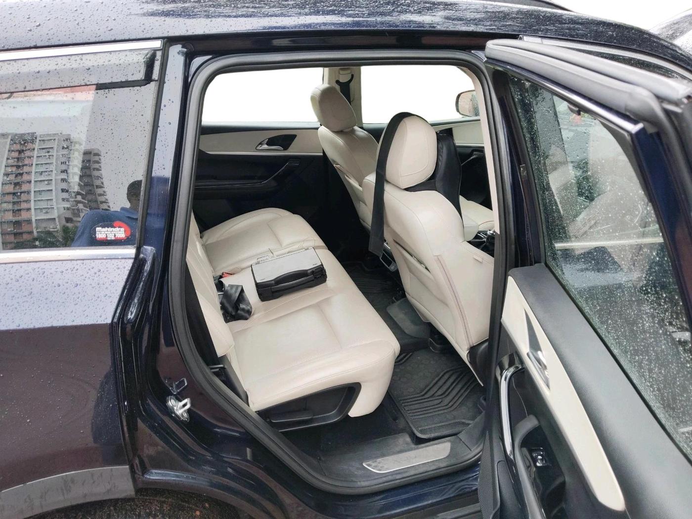 2022 Mahindra XUV700 AX 7 D MT 7 STR, Diesel, Manual, 90,446 km, interior