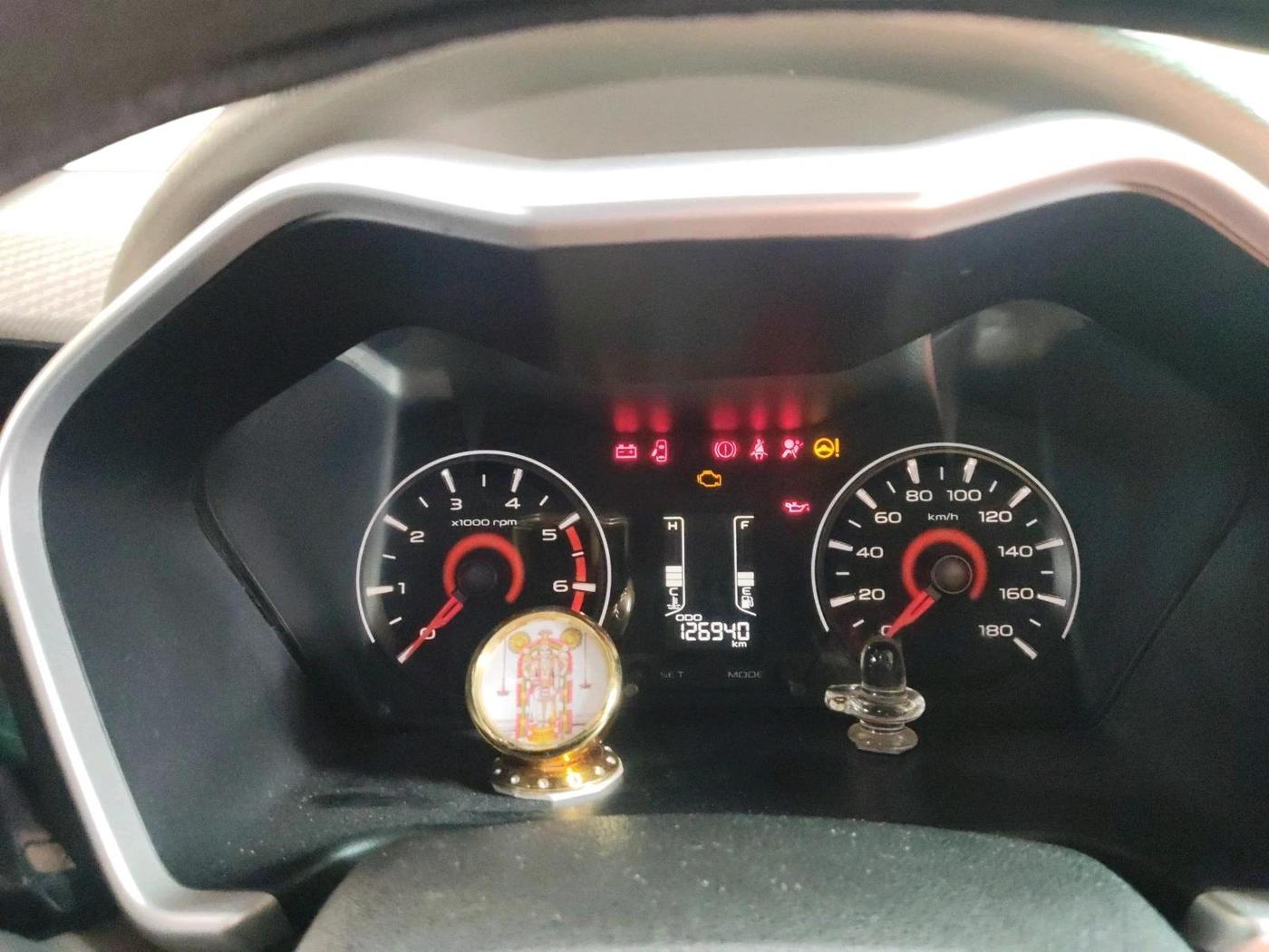 2016 Mahindra Kuv100 K6 6 STR, Petrol, Manual, 1,26,940 km, interior