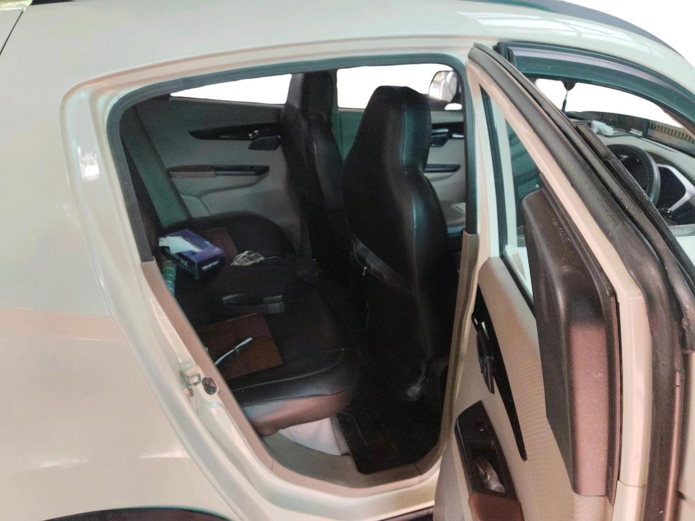 2016 Mahindra Kuv100 K6 6 STR, Petrol, Manual, 1,26,940 km, interior