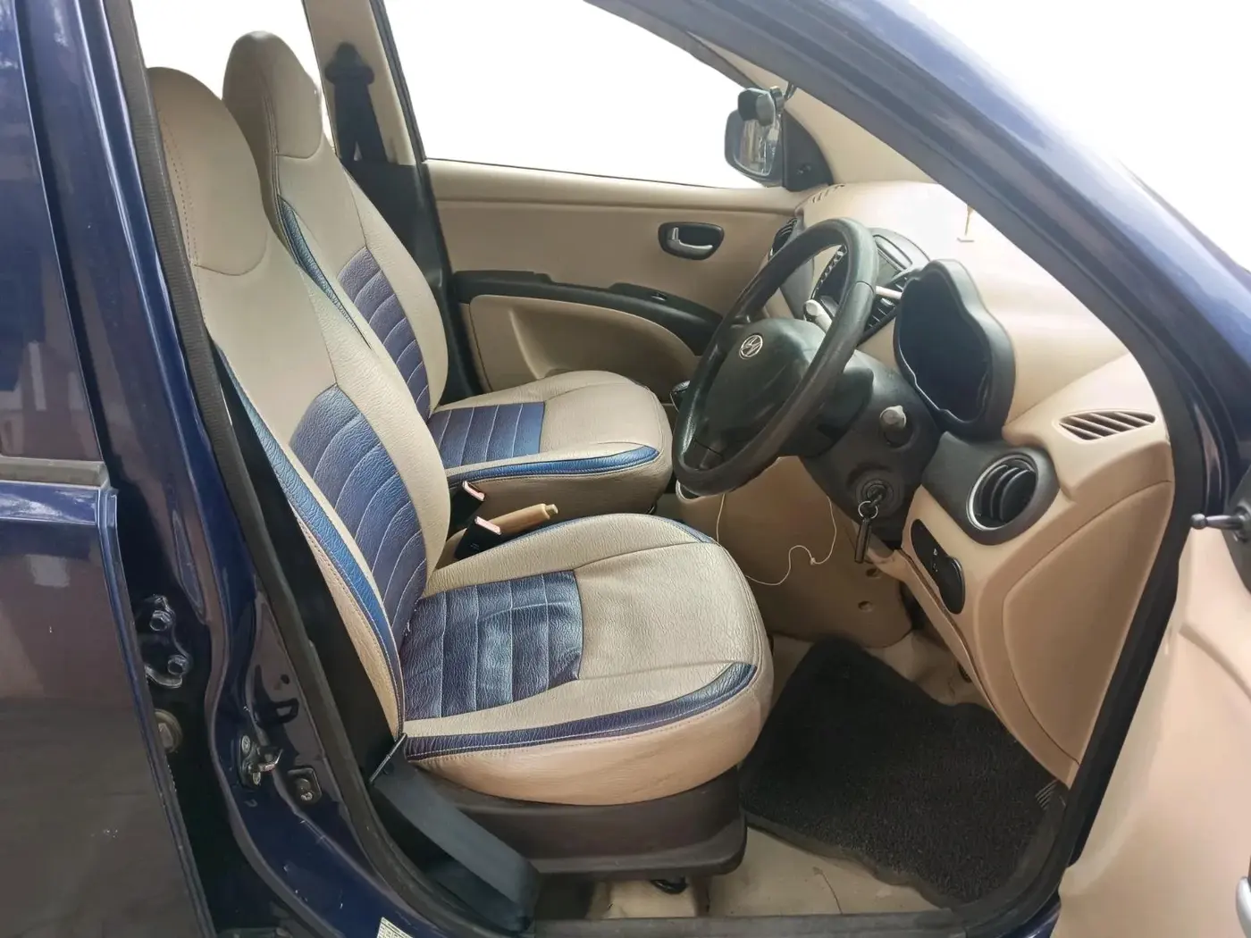 2010 Hyundai i10 SPORTZ 1.2, Petrol, Manual, 1,05,602 km, interior