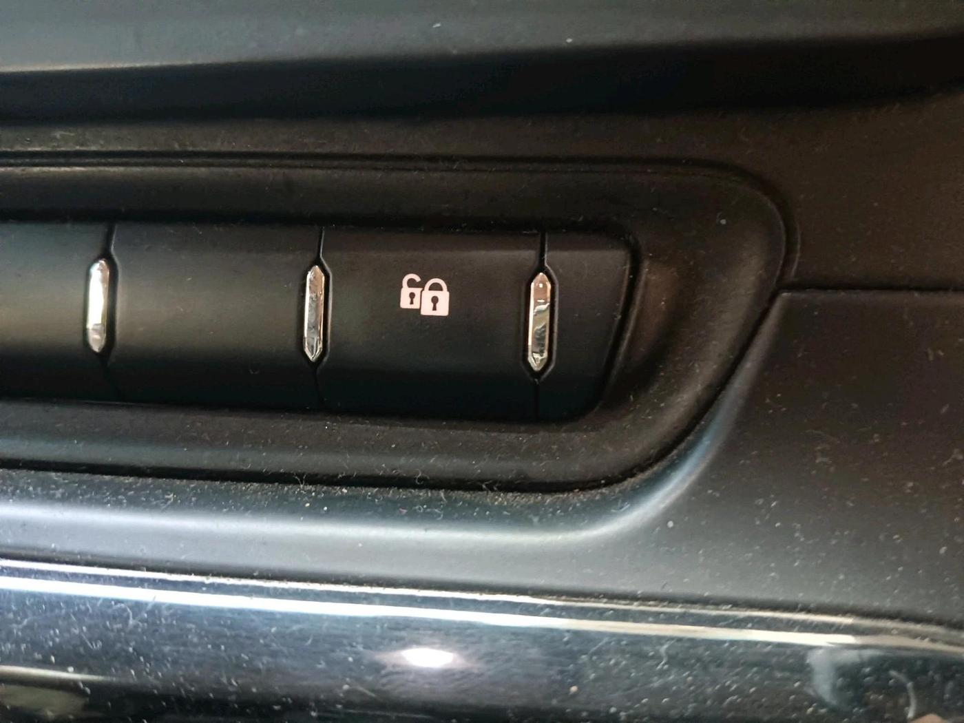 2018 Tata Hexa XT 4X2 7 STR, Diesel, Manual, 1,48,443 km, interior
