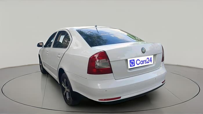 2012 Skoda Laura AMBITION 2.0 TDI CR MT, Diesel, Manual, 3,07,882 km, exterior