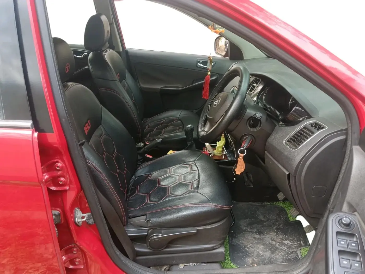 2015 Tata Bolt XT REVOTRON, Petrol, Manual, 1,08,531 km, interior