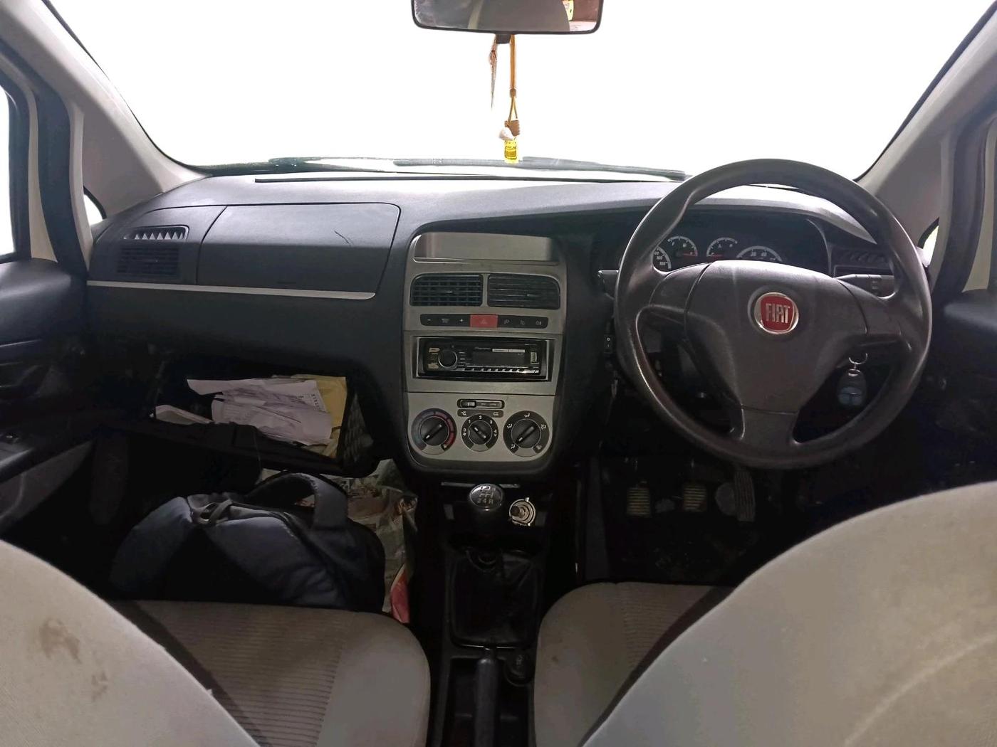2013 Fiat Punto EVO 90 HP SPORTS MULTIJET, Diesel, Manual, 1,05,518 km, interior