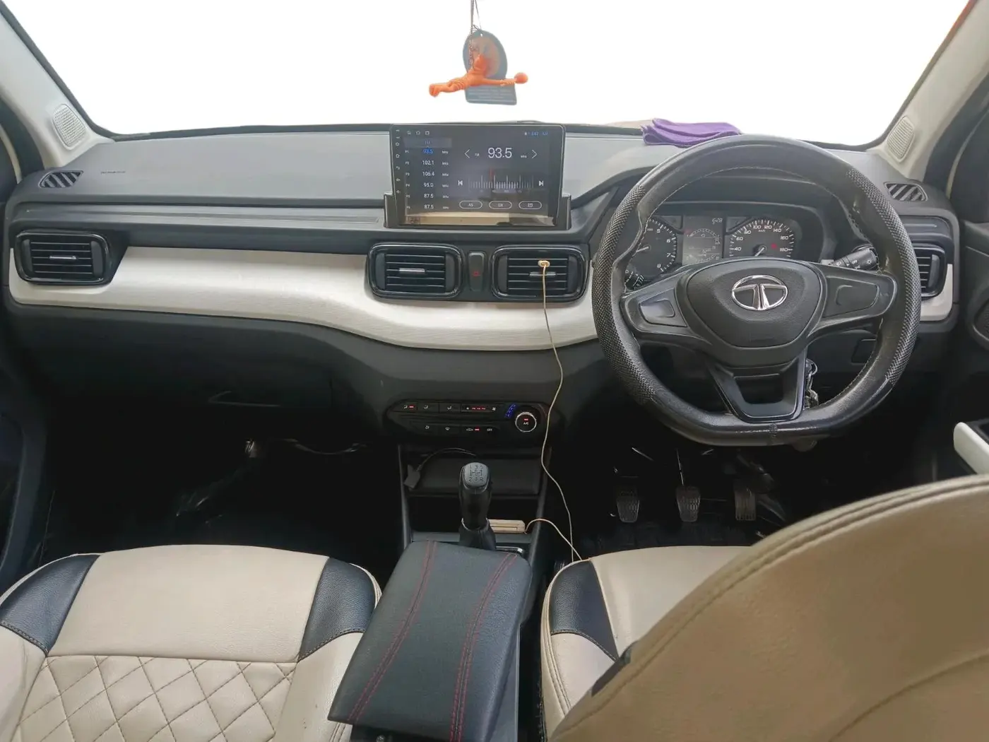 2023 Tata PUNCH PURE MT, Petrol, Manual, 96,658 km, interior