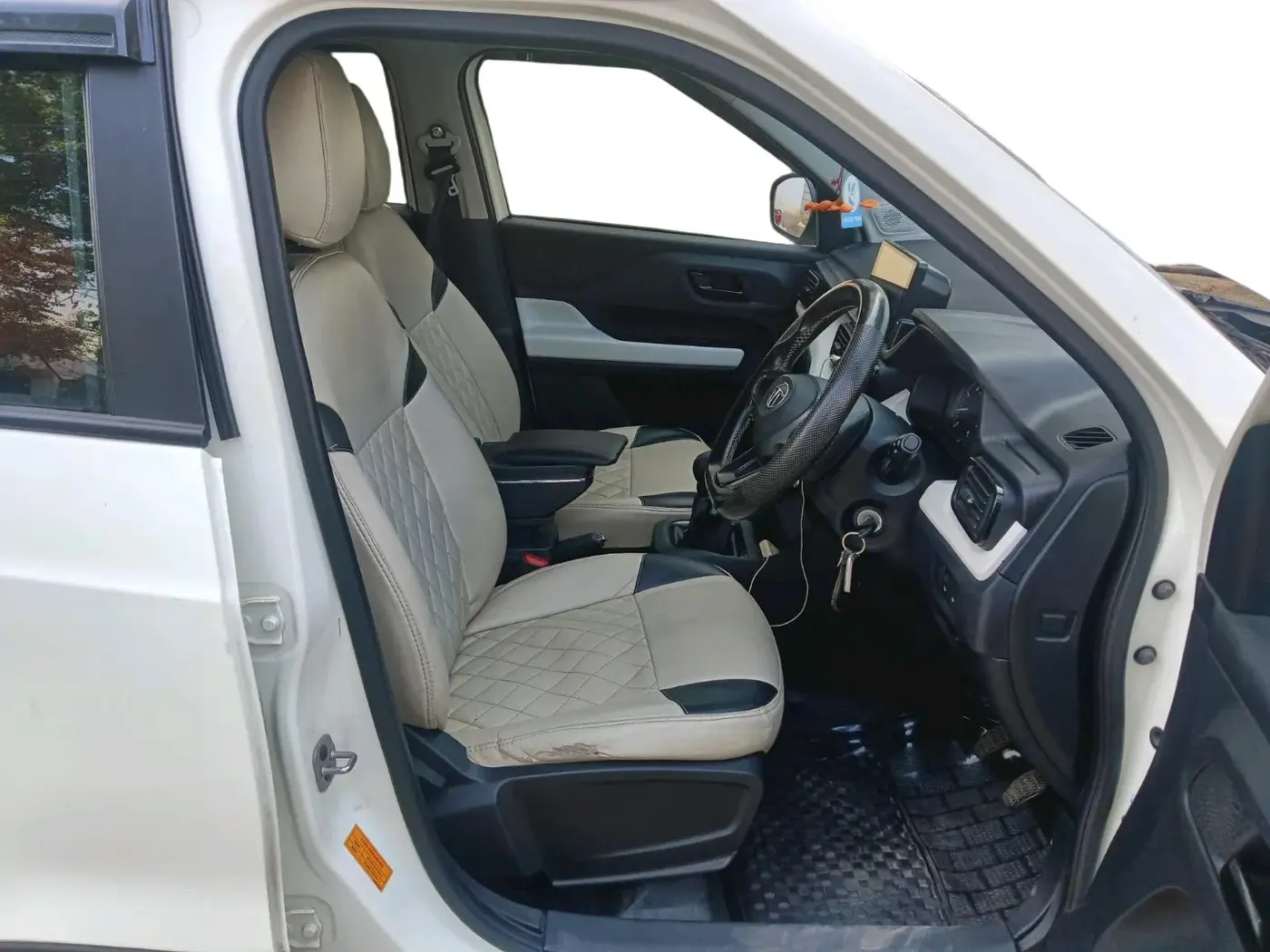 2023 Tata PUNCH PURE MT, Petrol, Manual, 96,658 km, interior