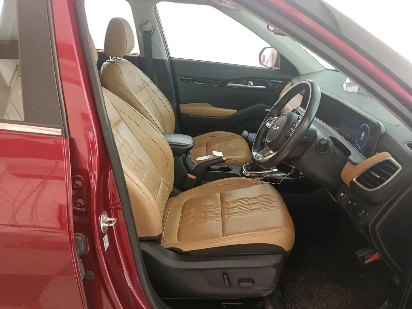 2023 KIA SELTOS  HTX PLUS 1.5 TURBO PETROL IMT, Petrol, Manual, 26,077 km, interior