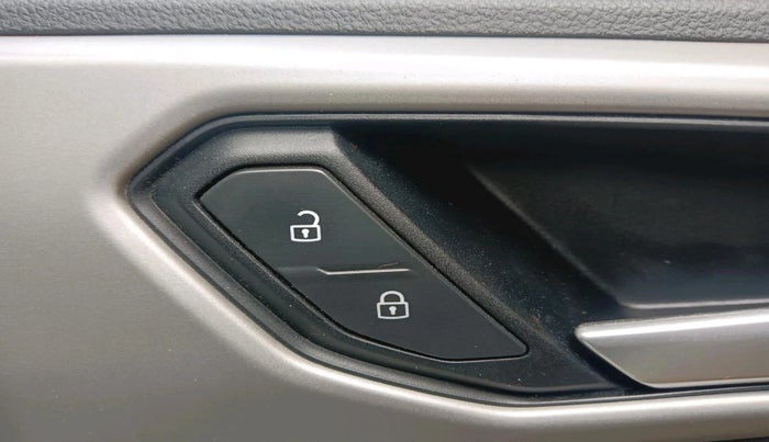 2022 Volkswagen TAIGUN HIGHLINE 1.0 TSI AT, Petrol, Automatic, 68,079 km, interior