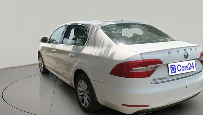2014 Skoda Superb ELEGANCE 1.8 TSI MT, Petrol, Manual, 1,35,674 km, exterior
