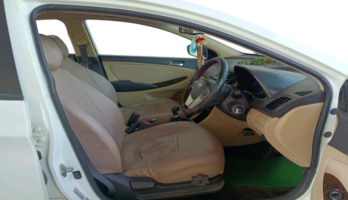 2013 Hyundai Verna FLUIDIC 1.6 CRDI SX, Diesel, Manual, 84,516 km, interior
